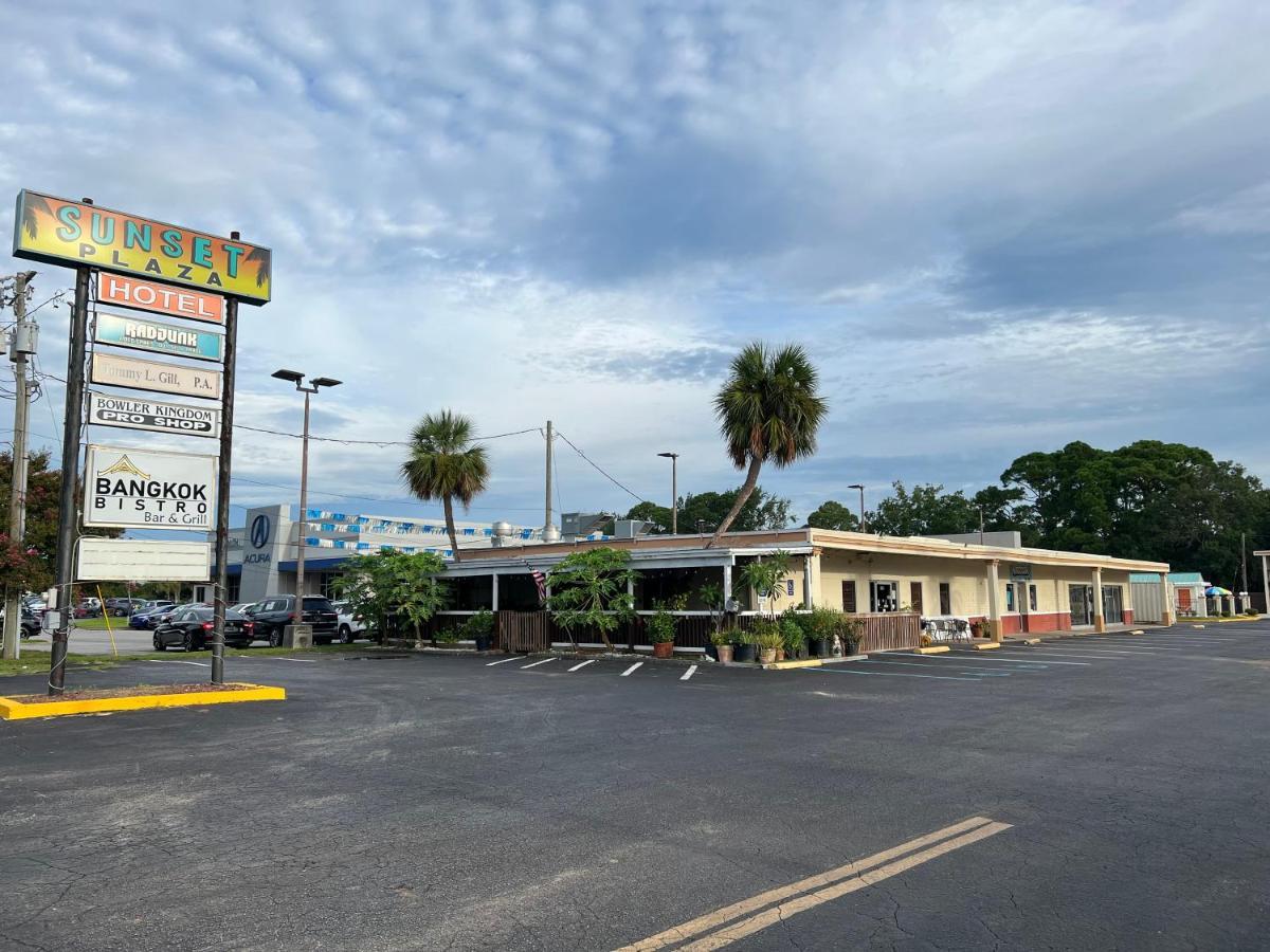 Hole Inn The Wall Hotel - Fort Walton Beach - Sunset Plaza - Nearby Beaches & Hurlburt Exterior photo